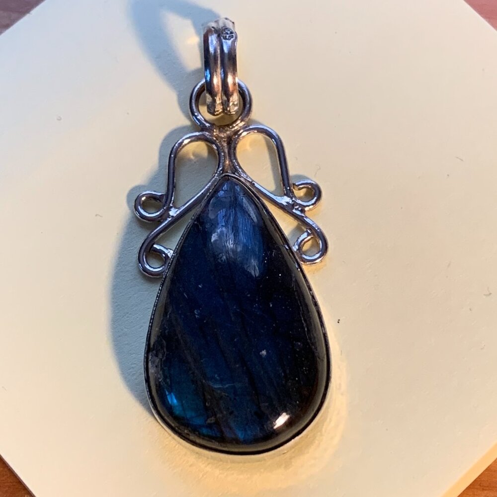 New Listing: Labradorite & Silver Neck Pendant